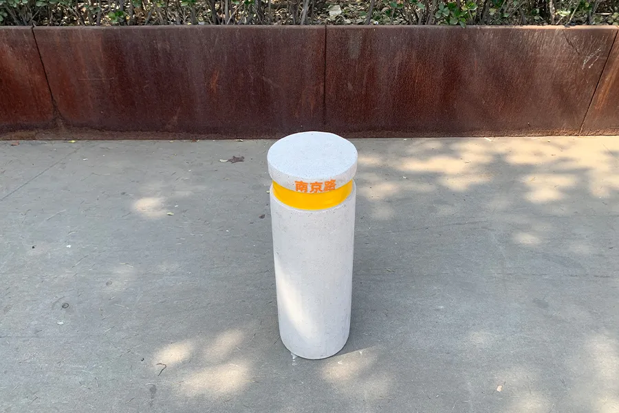 UHPC路桩,超级混凝土挡车柱,公园路障,停车场防撞柱