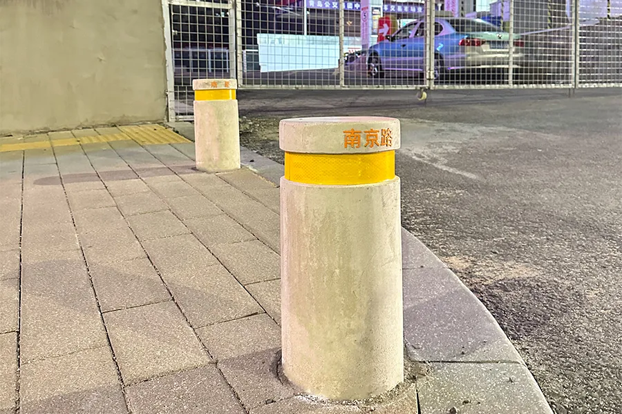 UHPC路桩,超级混凝土挡车柱,公园路障,停车场防撞柱
